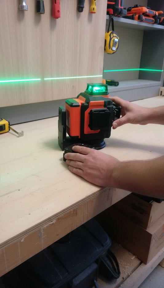 Takamine Tech3x360 TT12LS – 3D green laser, 12 lines, 360° coverage, self-leveling ±4°, ±2 mm accuracy, up to 60 m, durable IP54, rechargeable.